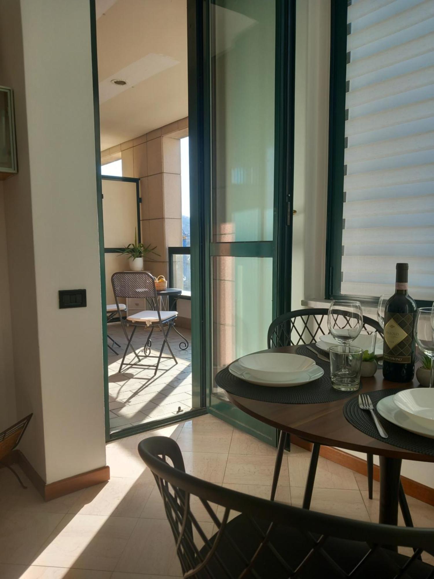 Bilocale Con Terrazzo E Box Auto Su Richiesta Lägenhet Como Exteriör bild